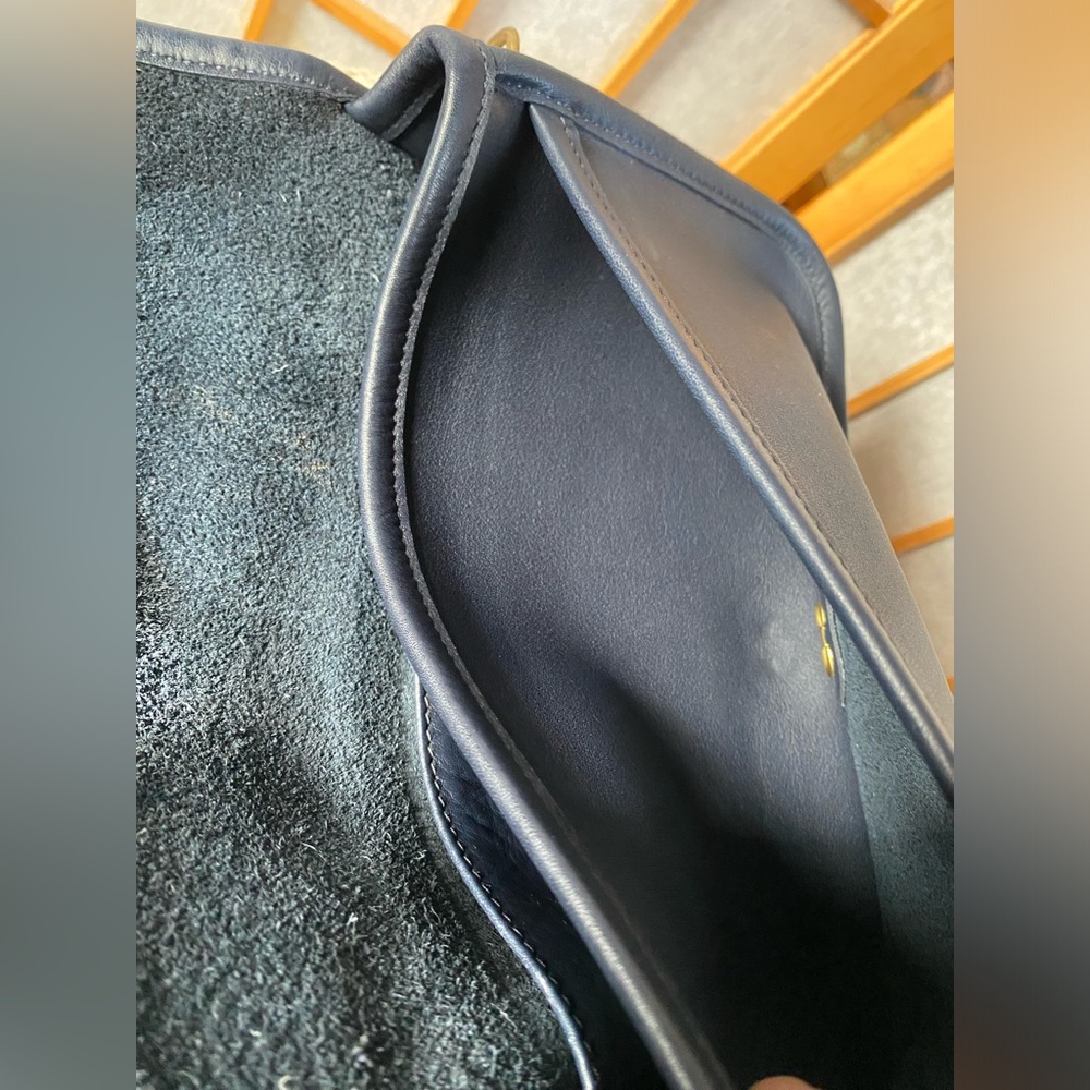 Coach Leather Purse / Navy
Leather Bag / Coach Pocket... - Picture 9 of 16